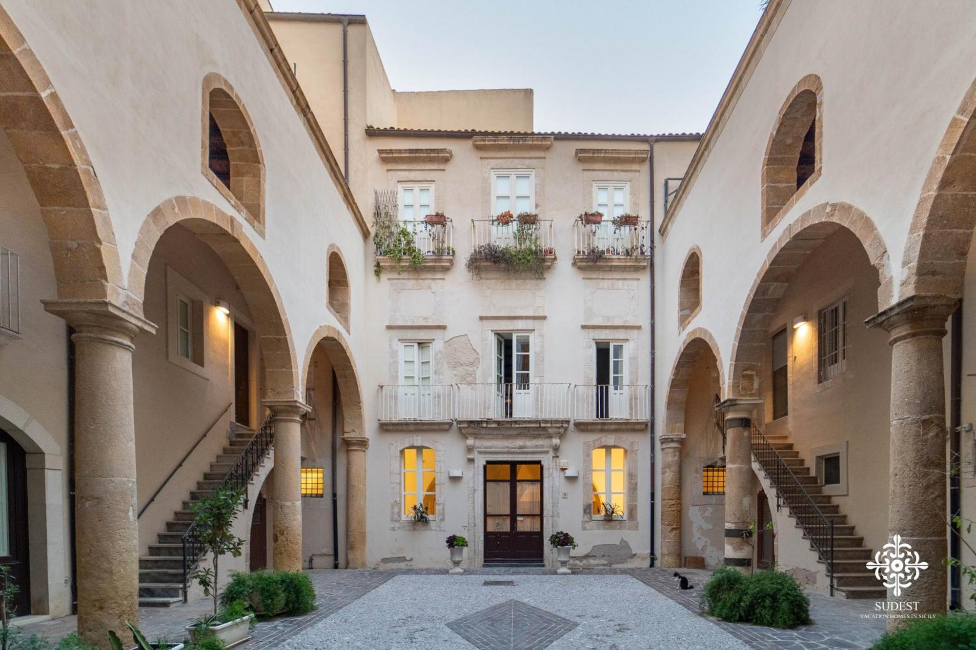 Residenza Dumah - Elegante Dimora In Centro Apartman Szirakúza Kültér fotó